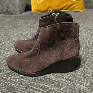 NWOB Crocs Leigh Wedge Bootie Size 7.5